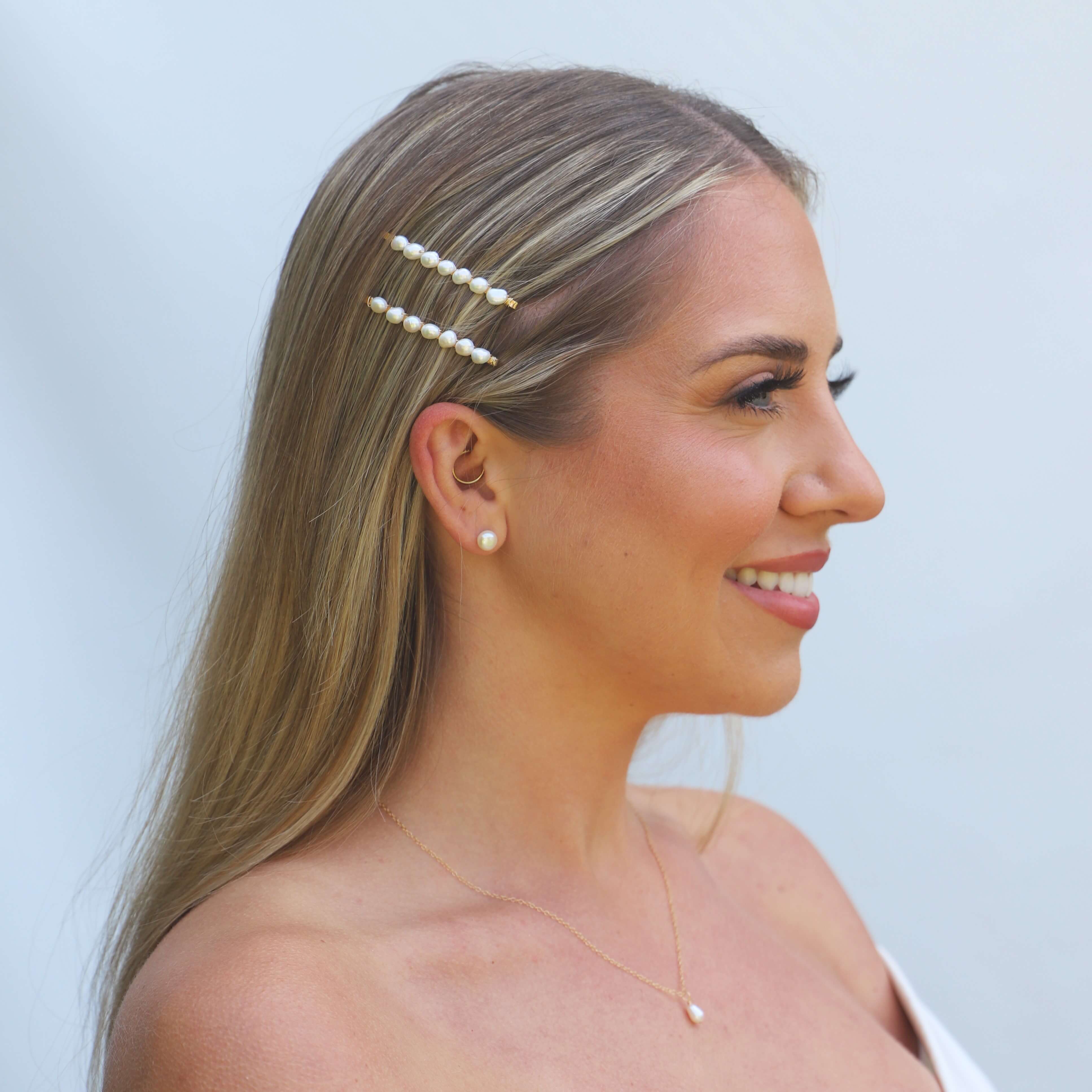 freshwater pearl hair slide on bride in hair