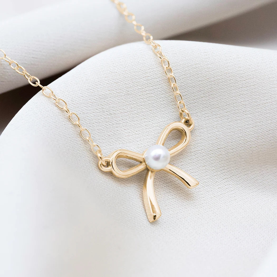 Small Pearl Bow Necklace - Bonnie
