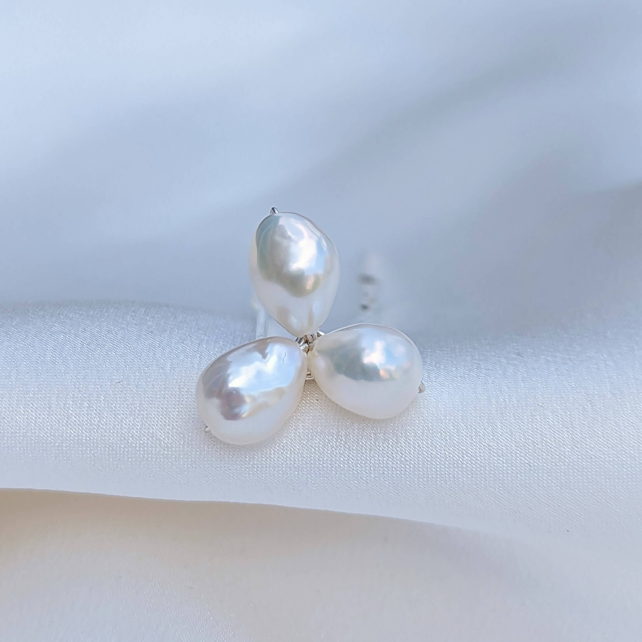 single medium pearl cluster hair pin in silver