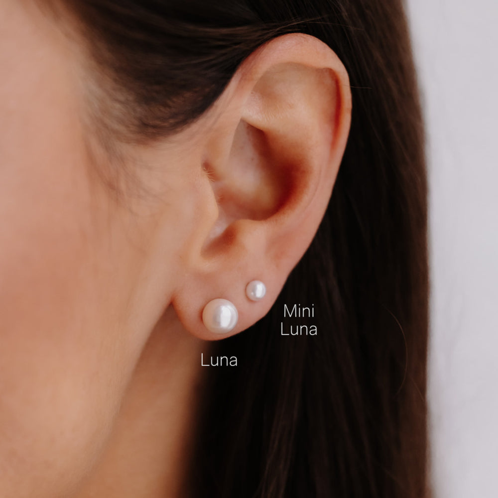 Luna Round Pearl Stud Earrings