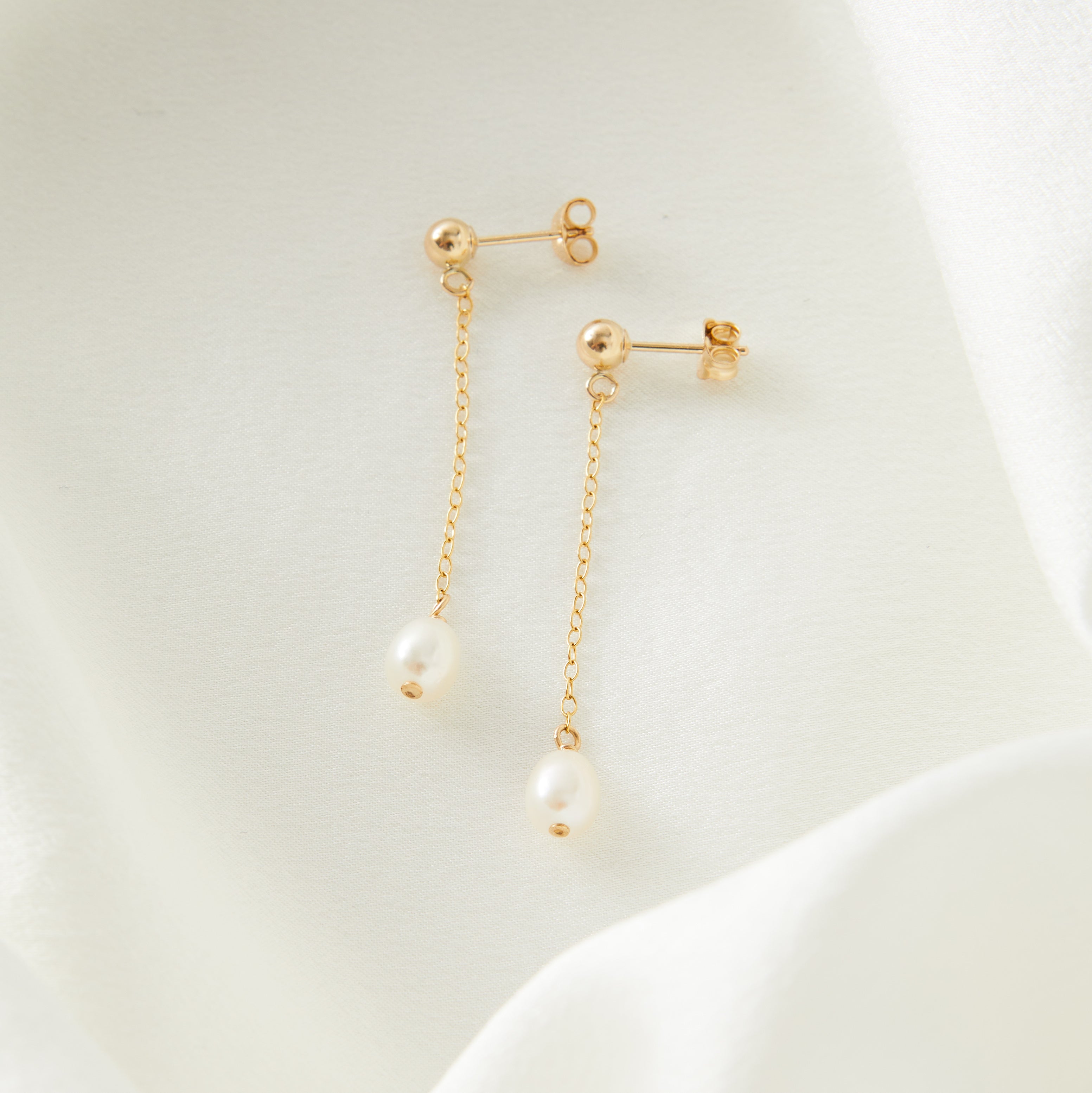 Small Chain Drop Pearl Earrings - Mini Sia