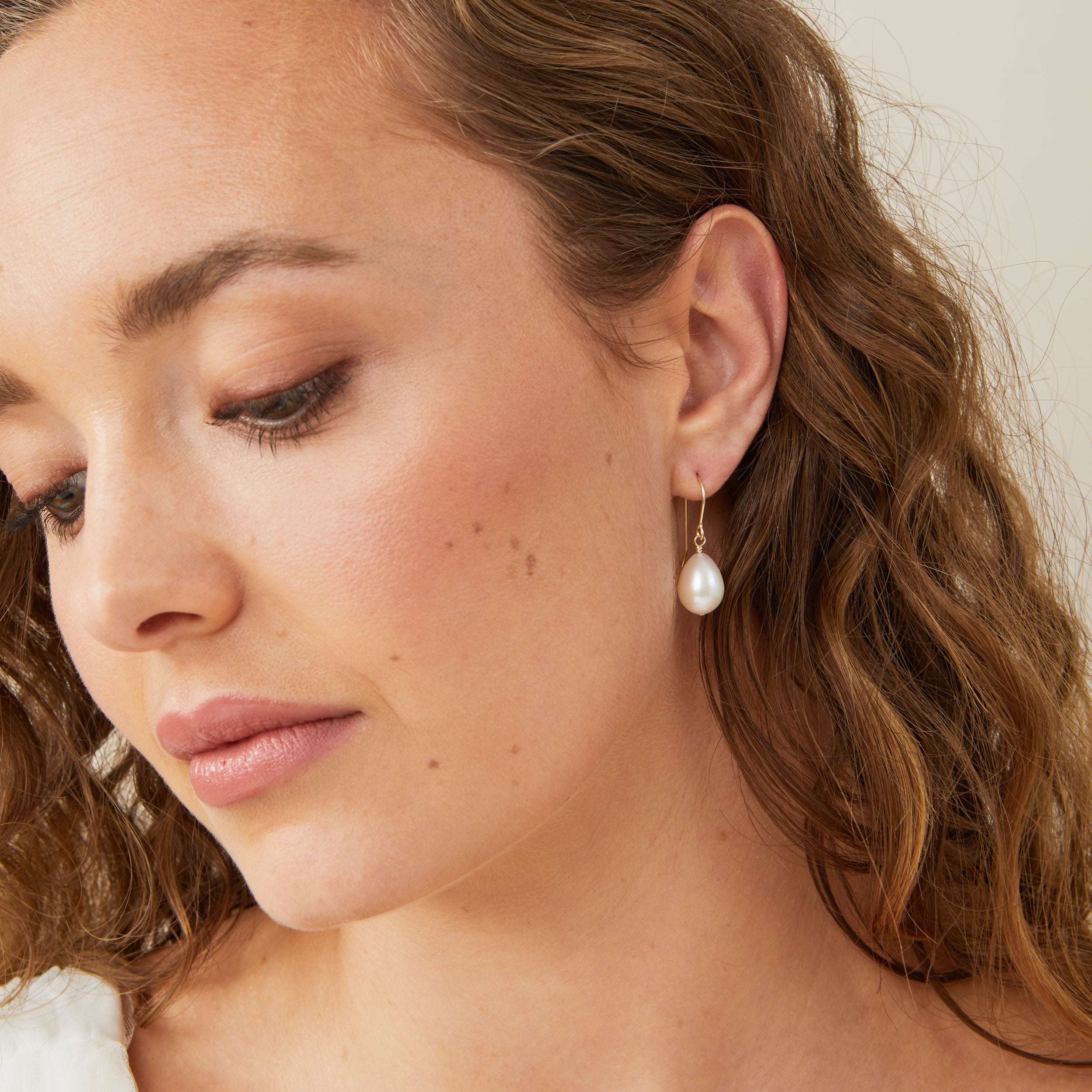 9ct Solid Gold Pearl Hook Earrings