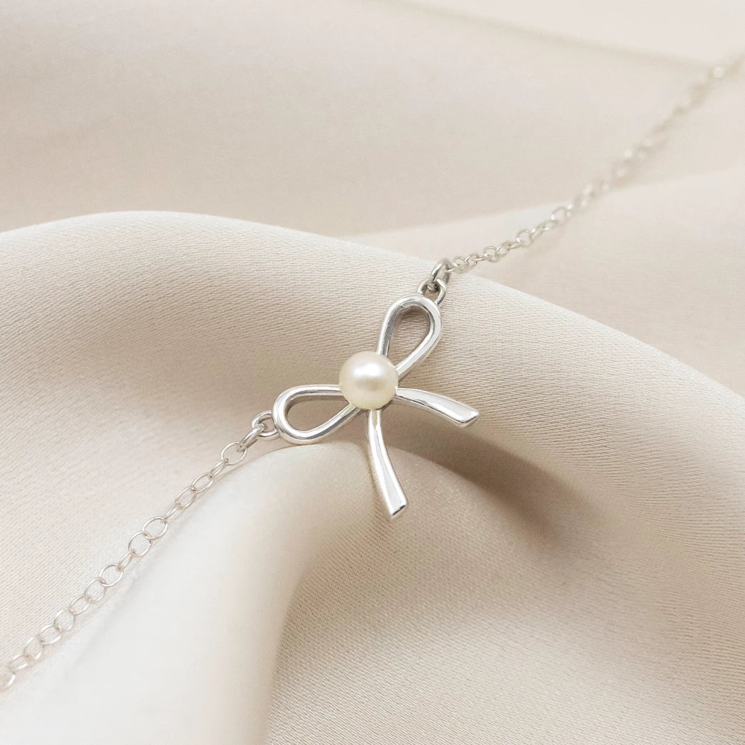 Small Pearl Bow Bracelet - Bonnie