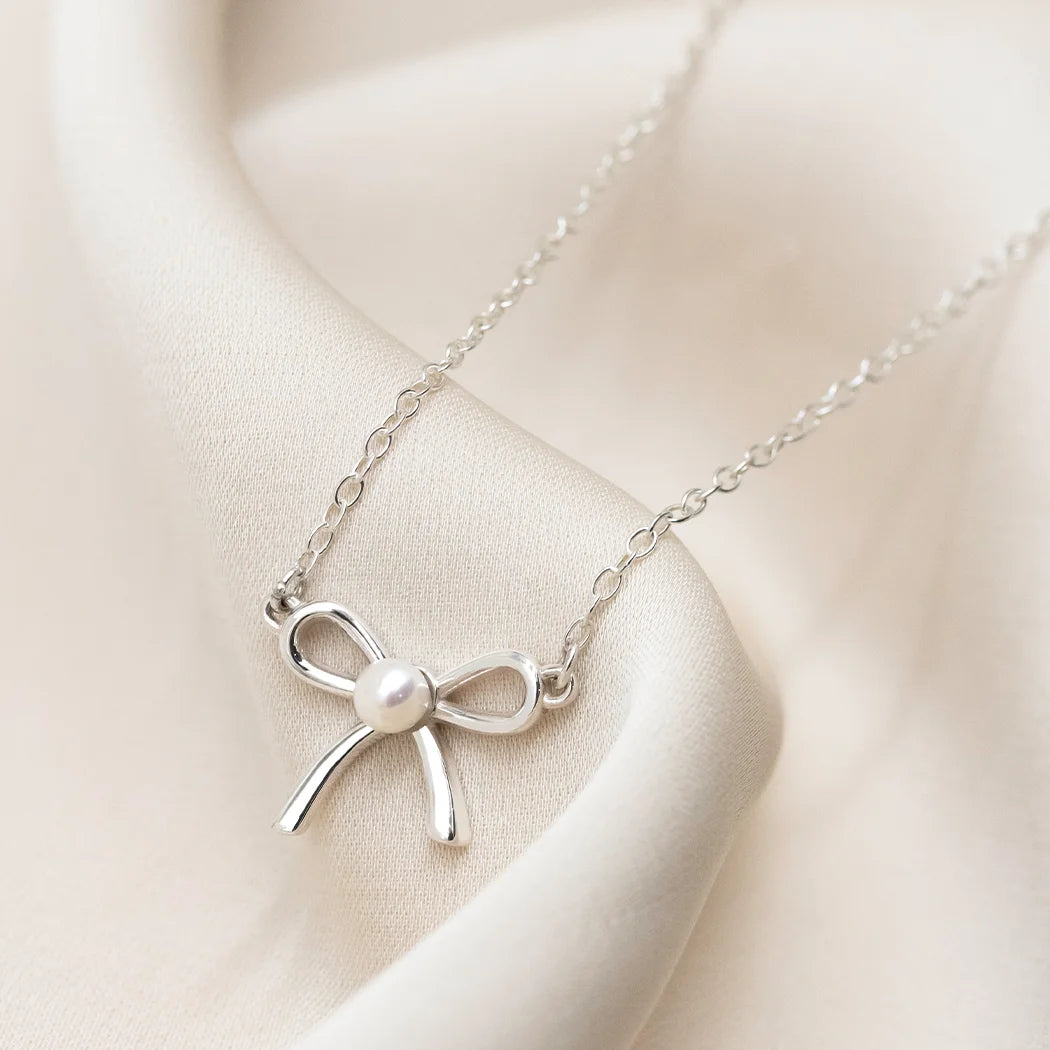 Small Pearl Bow Necklace - Bonnie