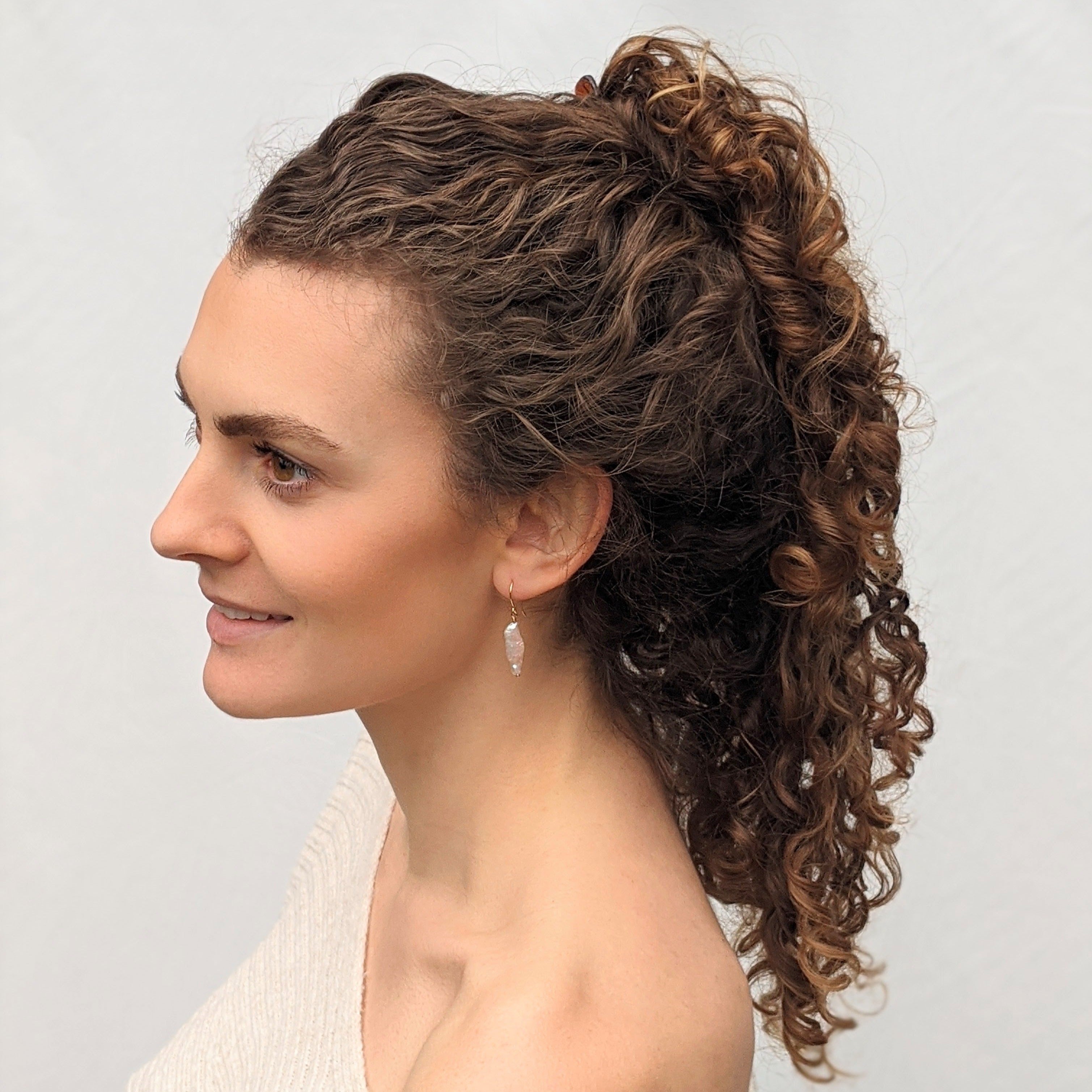 Biwa stick pearl hook earrings model