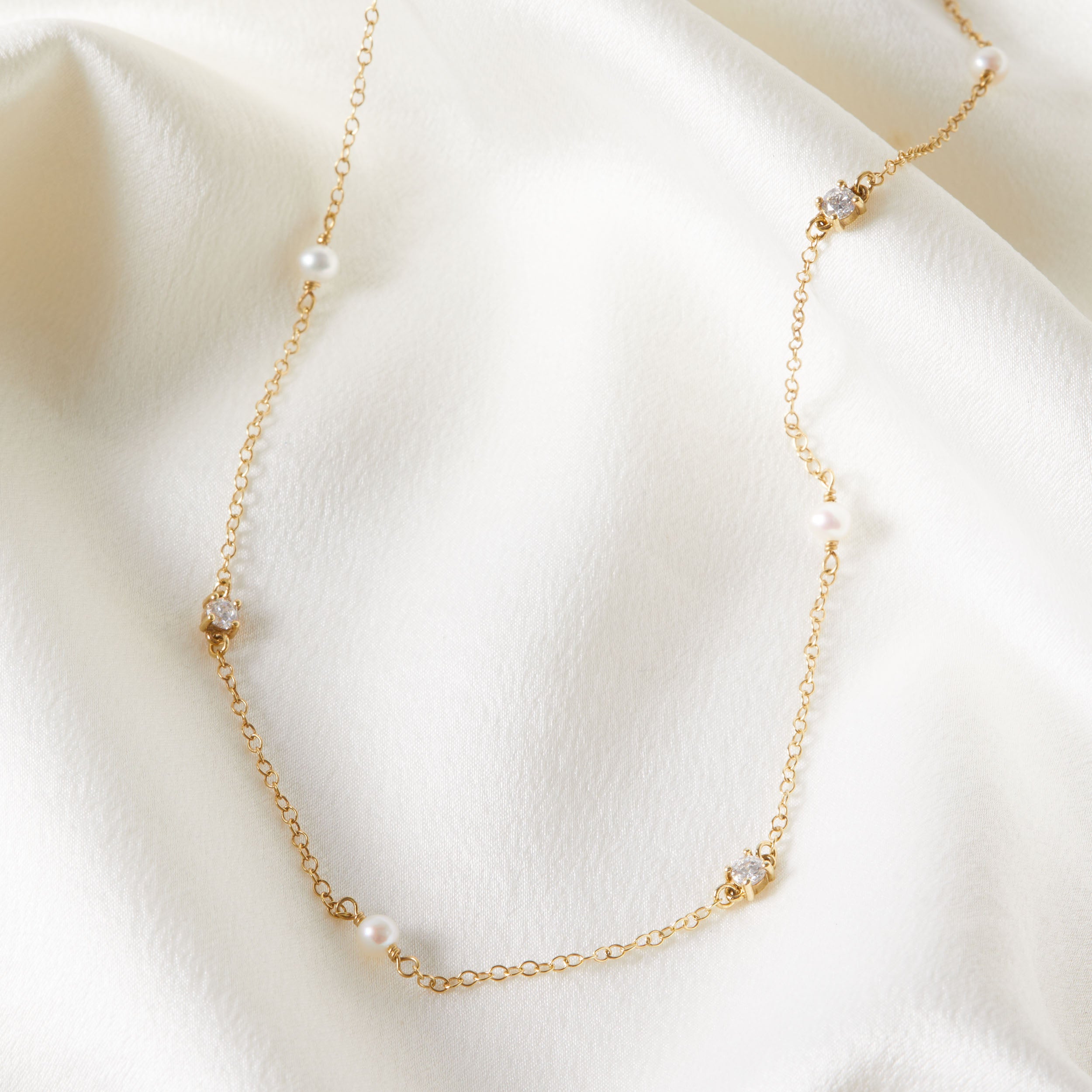 Round Crystal and Pearl Satellite Necklace - Halley