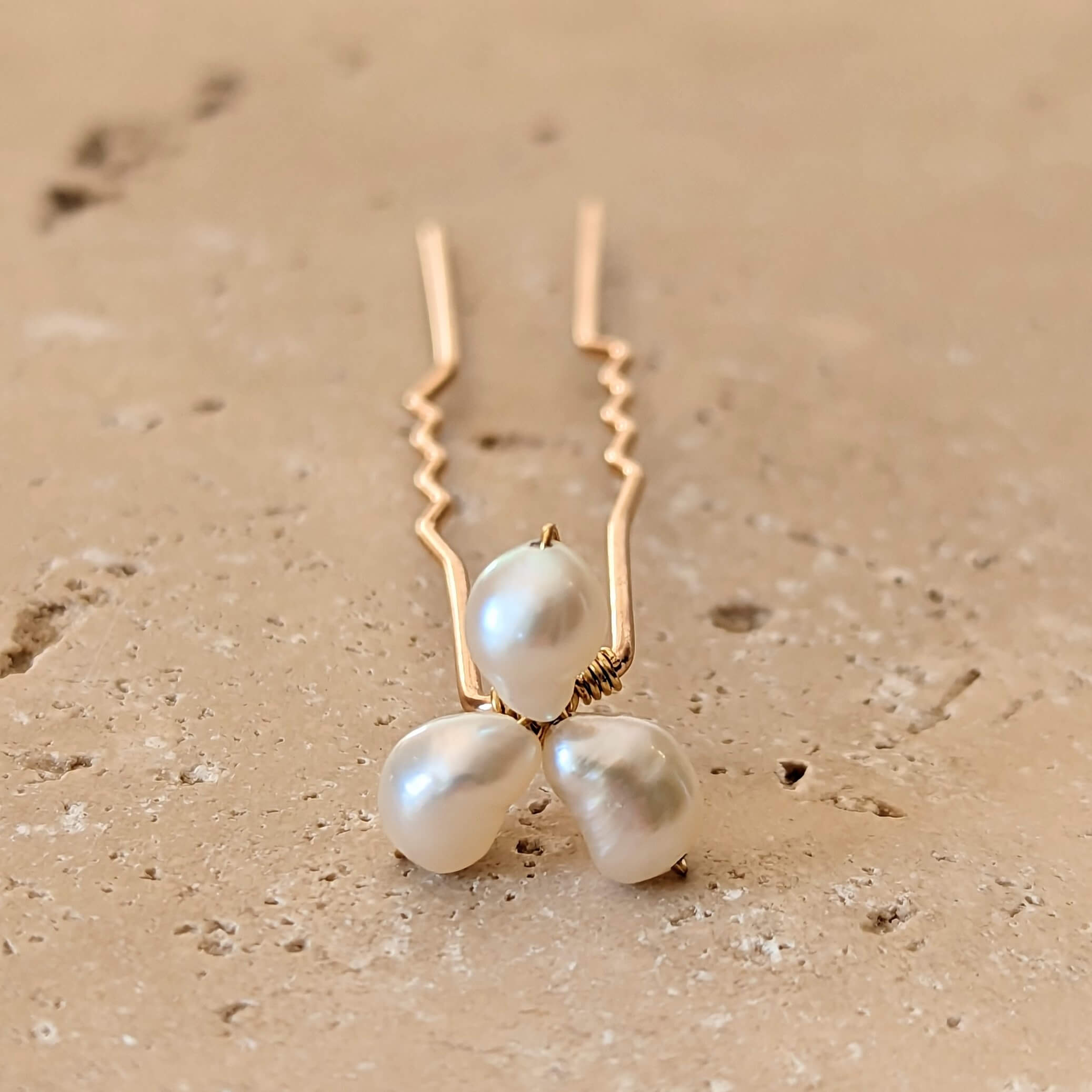 single small pearl cluster hair pin in gold