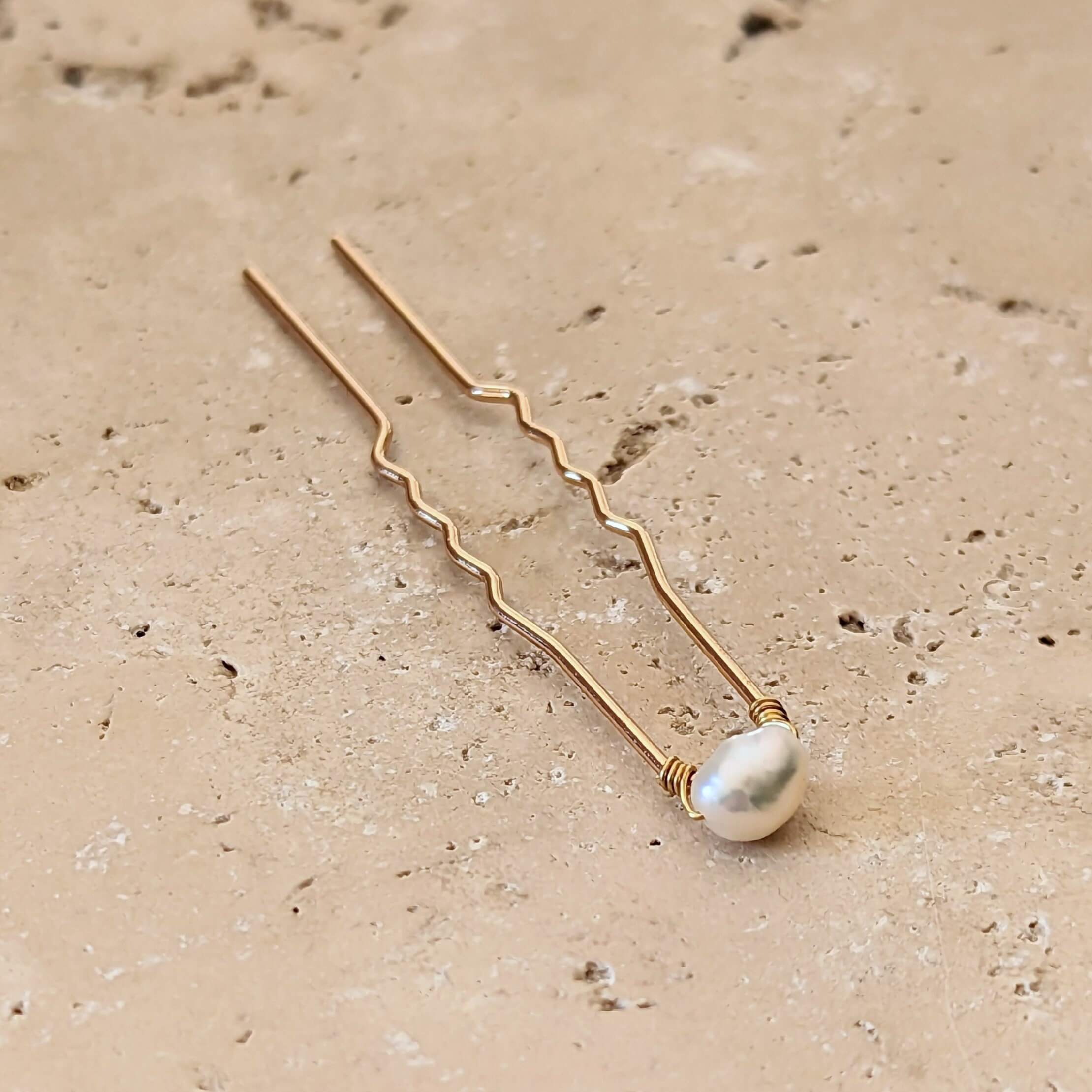 single gold small pearl hair pin