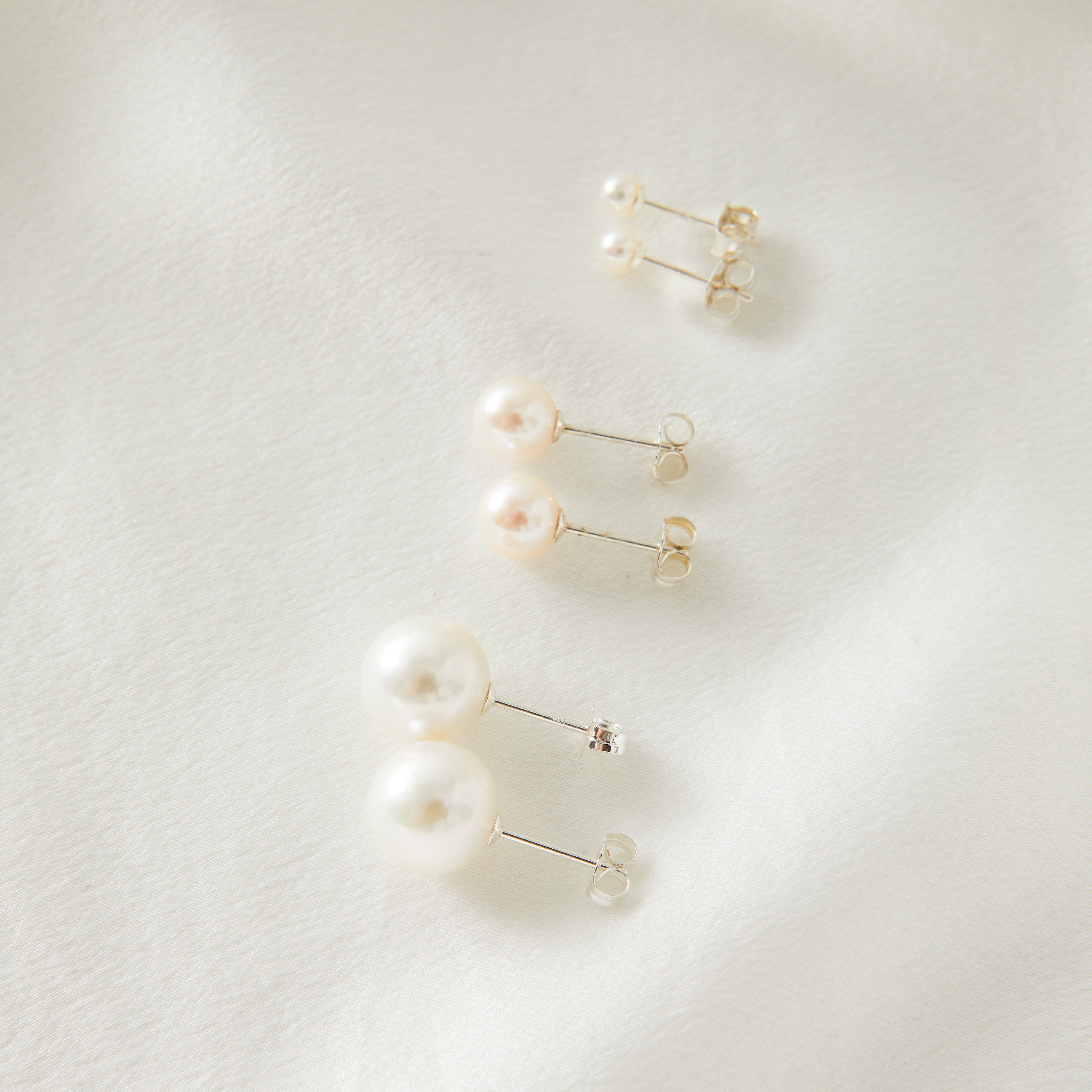 Luna Round Pearl Stud Earrings