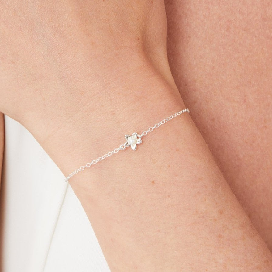 Small Pearl Flower Charm Bracelet - Daisy