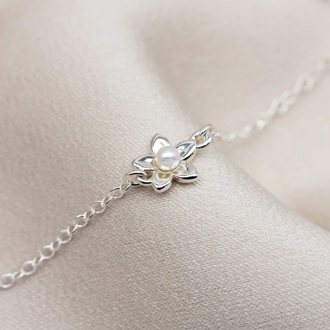 Small Pearl Flower Charm Bracelet - Daisy