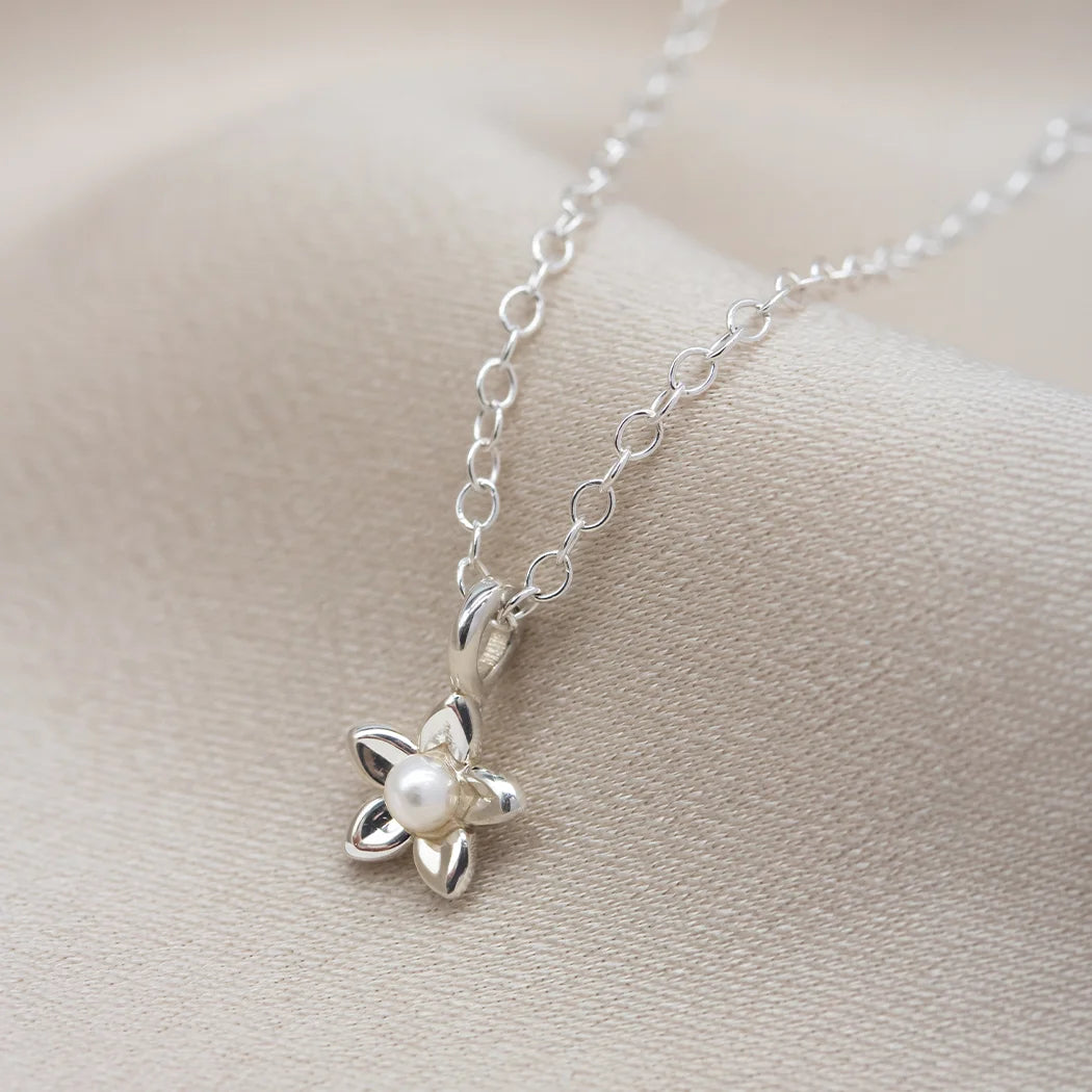 Small Pearl Flower Charm Necklace - Daisy