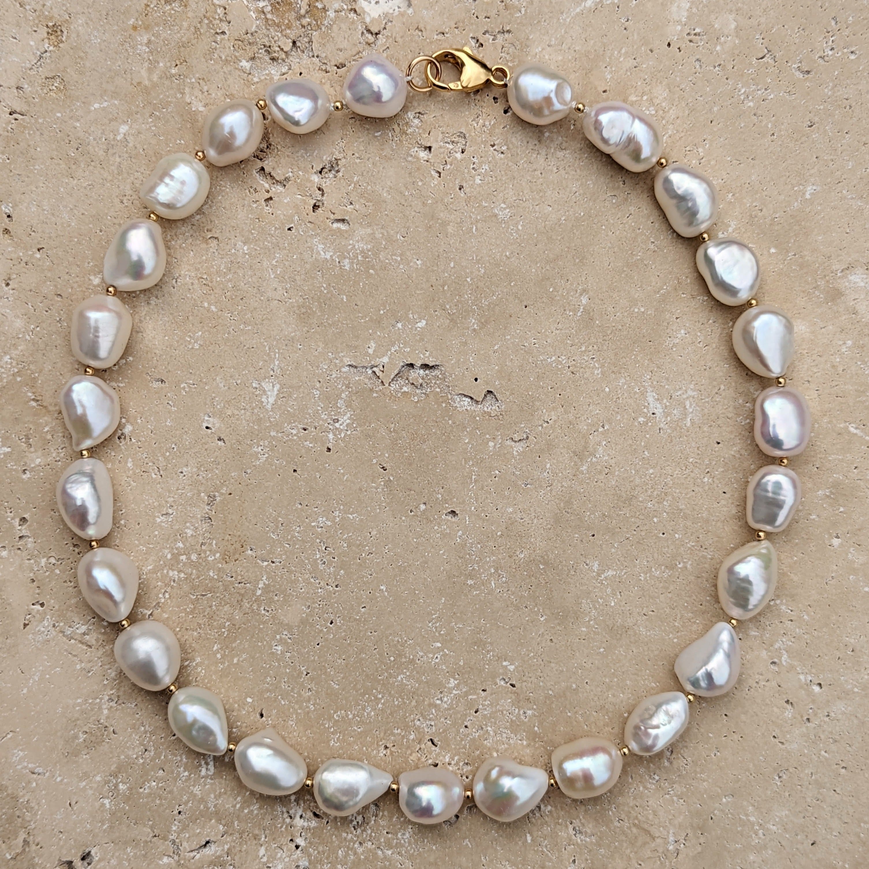 Chunky pearl necklace with small gold beads and clasp