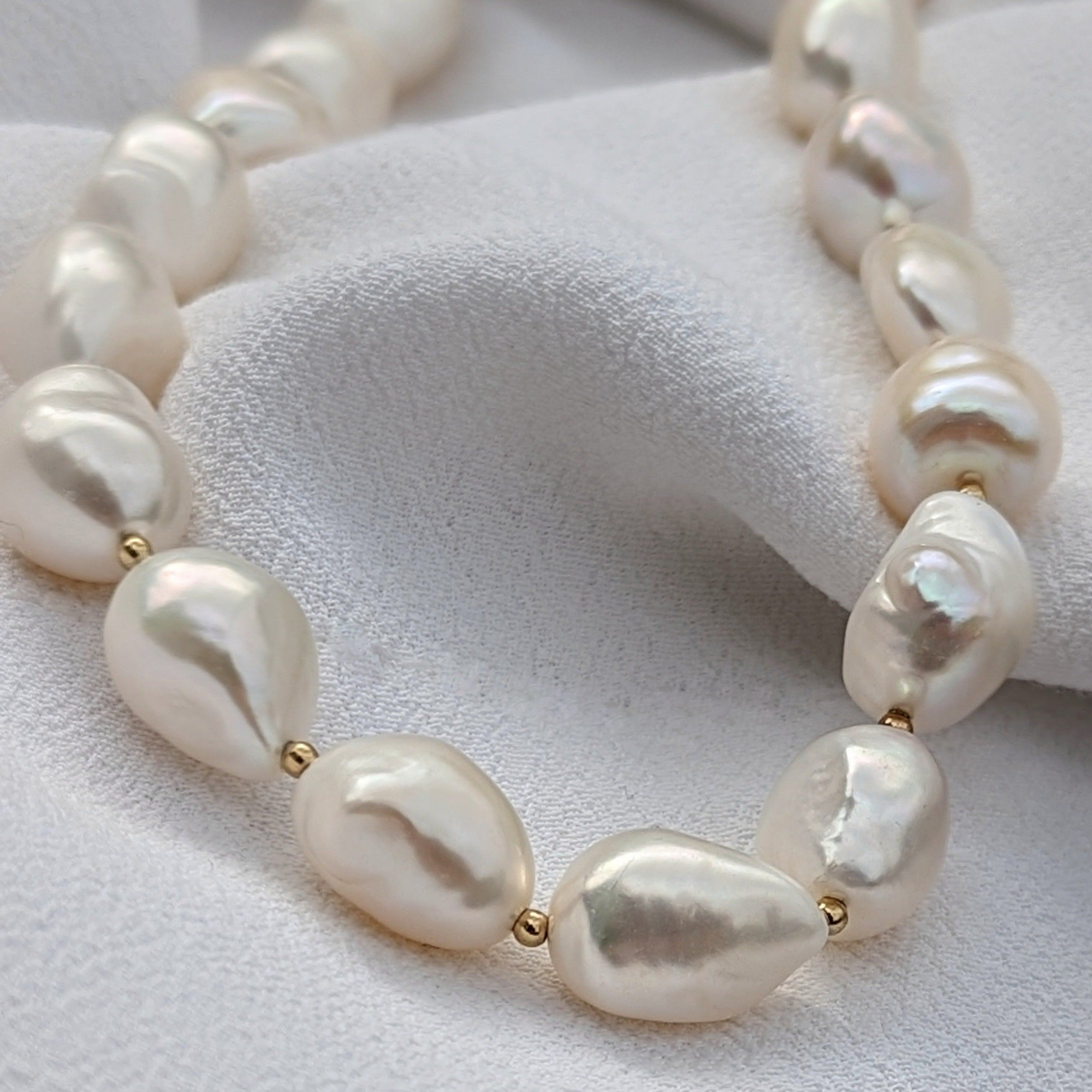 Chunky pearl necklace