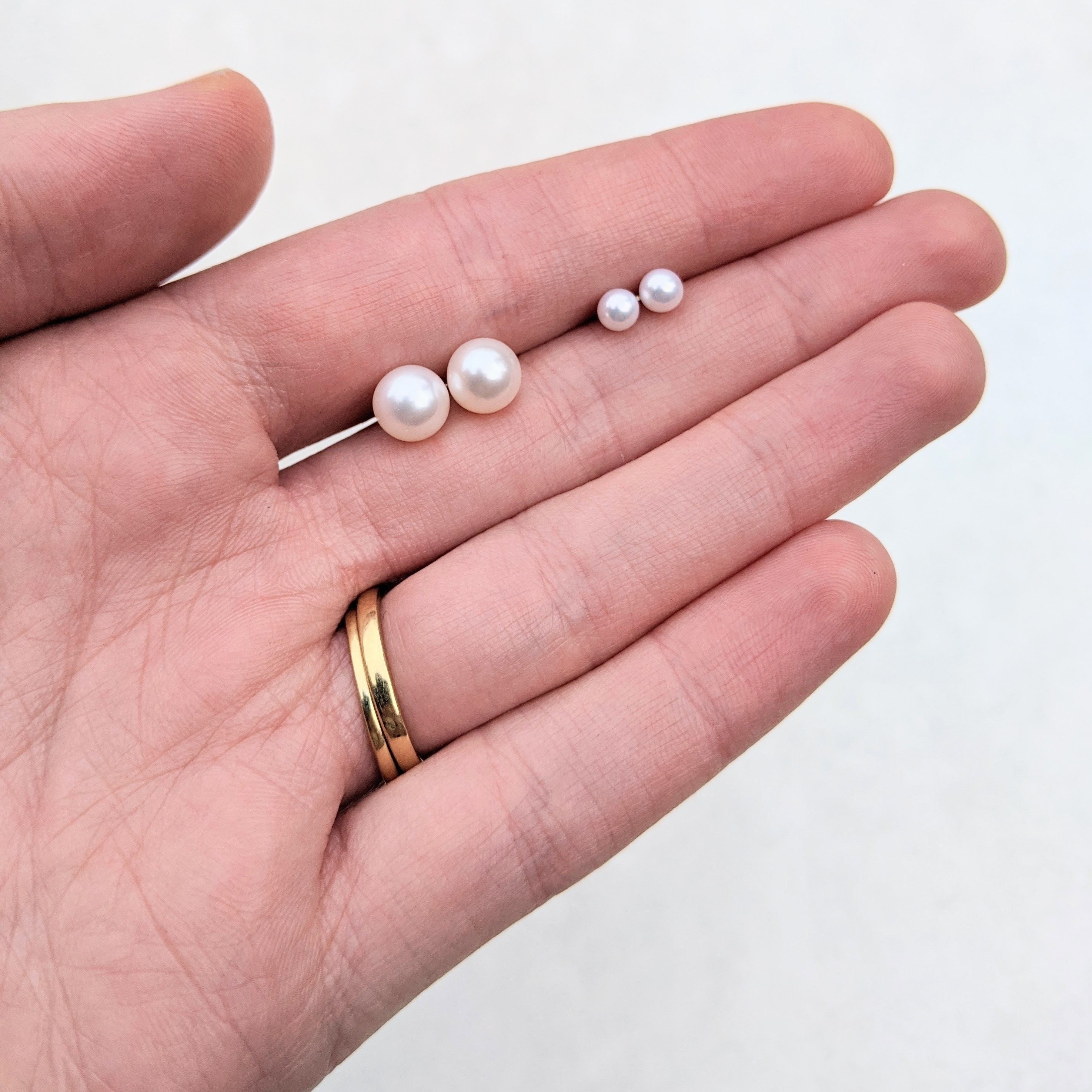 Round pearl stud earrings size comparison