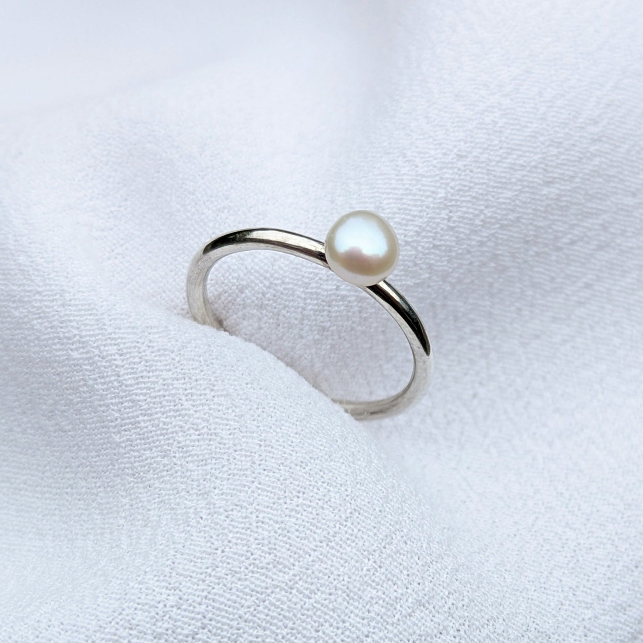 silver small pearl ring
