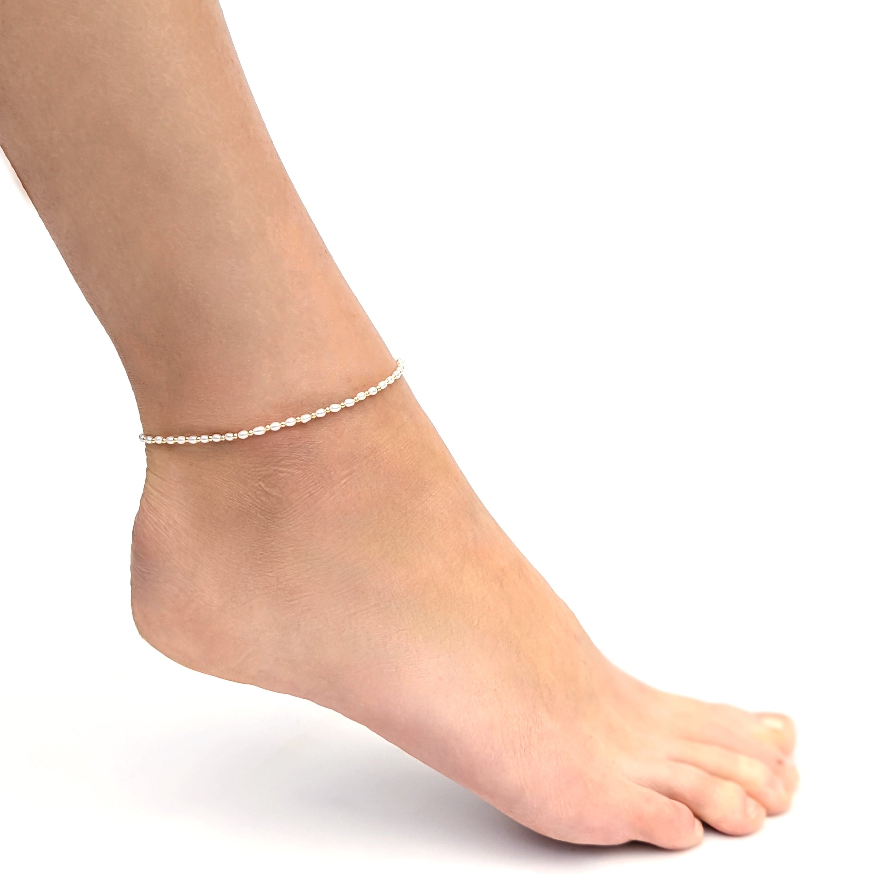 Ankle bracelet with tiny white pearls and gold beads